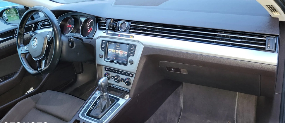 Volkswagen Passat cena 36000 przebieg: 403000, rok produkcji 2015 z Wrocław małe 79